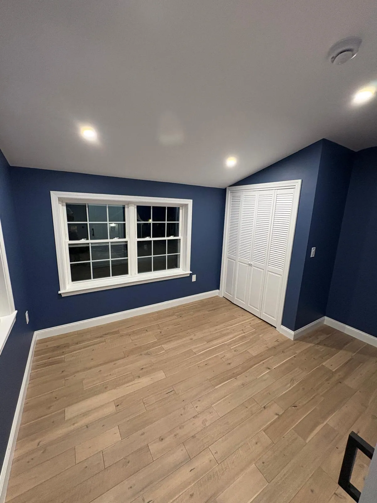 Deep navy — Bedroom walls